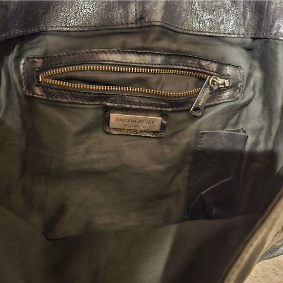 RAISON D'ETRE Made in Italy Leather Crossbody - Picture 8 of 9